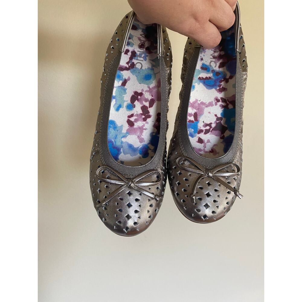 Vionic Women's Spark Surin Pewter Silver Size 8 Wide Slip On's